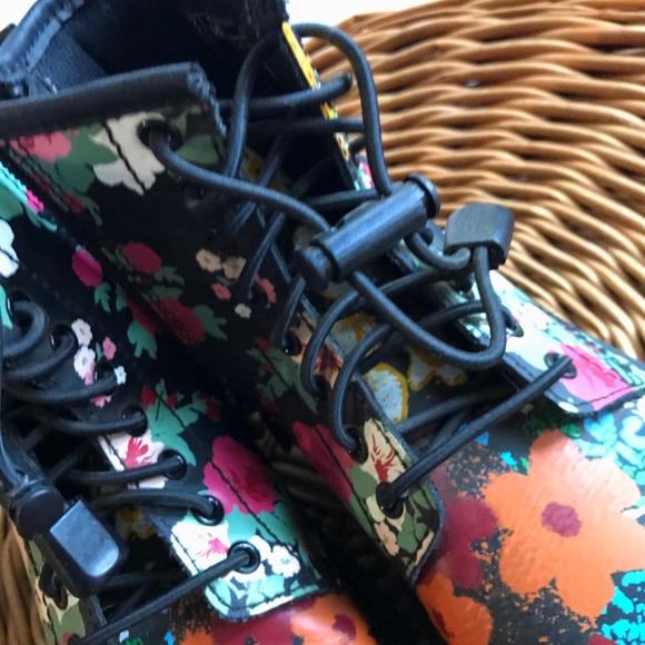 Floral boots - Picture 3 of 7